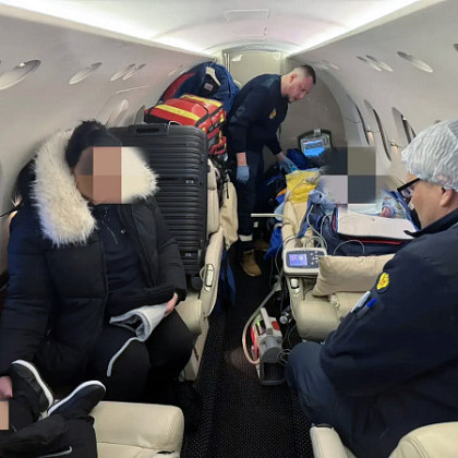 Специалисты Центра санитарной авиации и СМП ГНЦ ФМБЦ им.А.И.Бурназяна ФМБА России экстренно доставили из Омска в Москву троих тяжелобольных детей